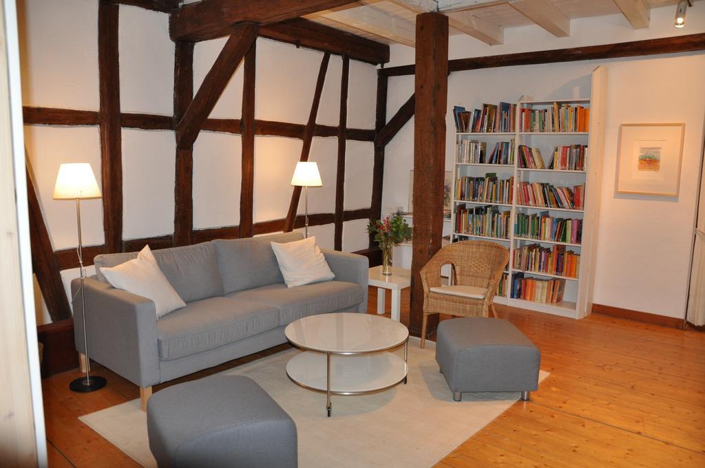 Gastezimmer Am Hof Frankfurt am Main Buitenkant foto