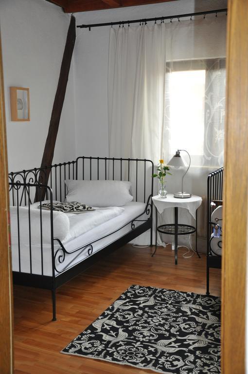 Gastezimmer Am Hof Frankfurt am Main Buitenkant foto